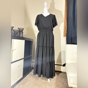 Women's Black V-Neck Tiered Maxi Dress - Unbranded